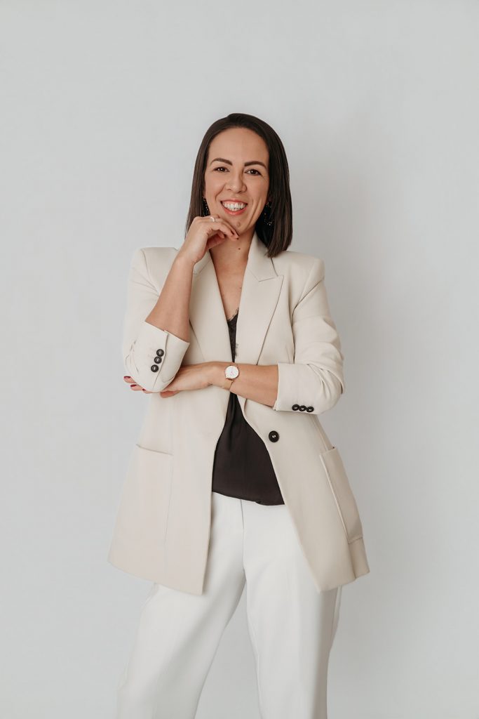 Renata von elisery social media studio