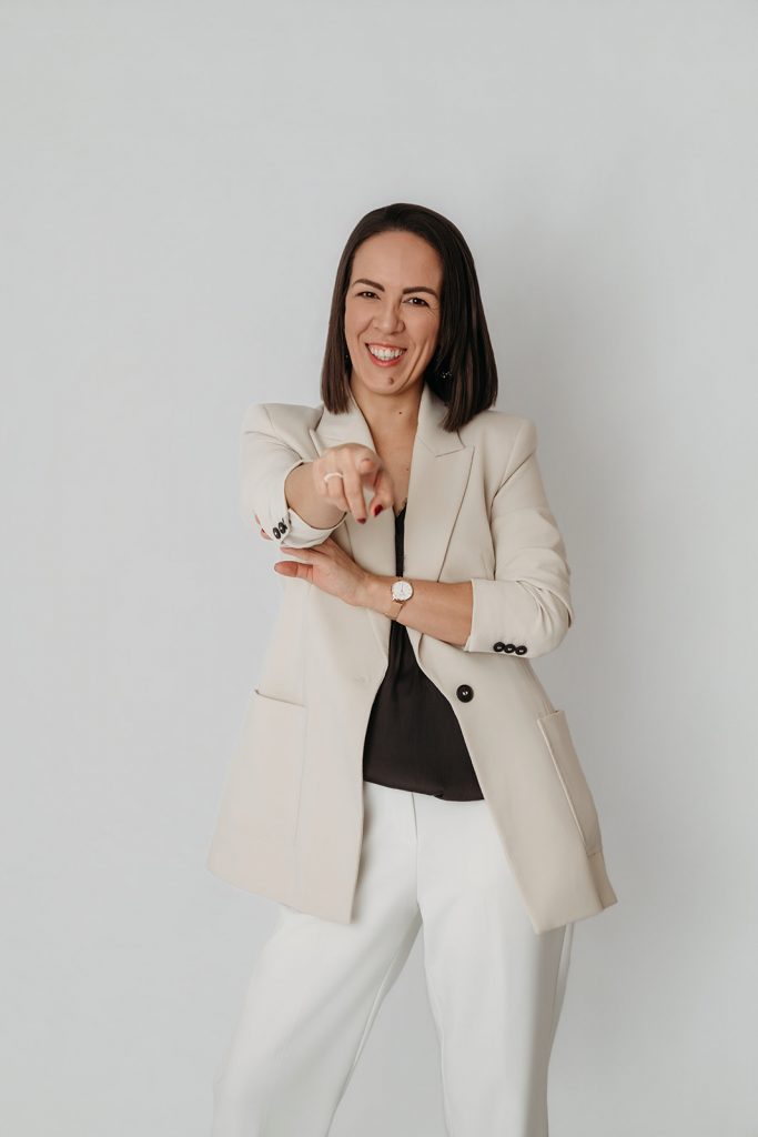 Renata von elisery social media studio